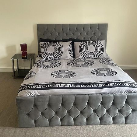 Stylish 1-Bed Apt - Sleeps 4 - Parking - Wifi Manchester Kültér fotó