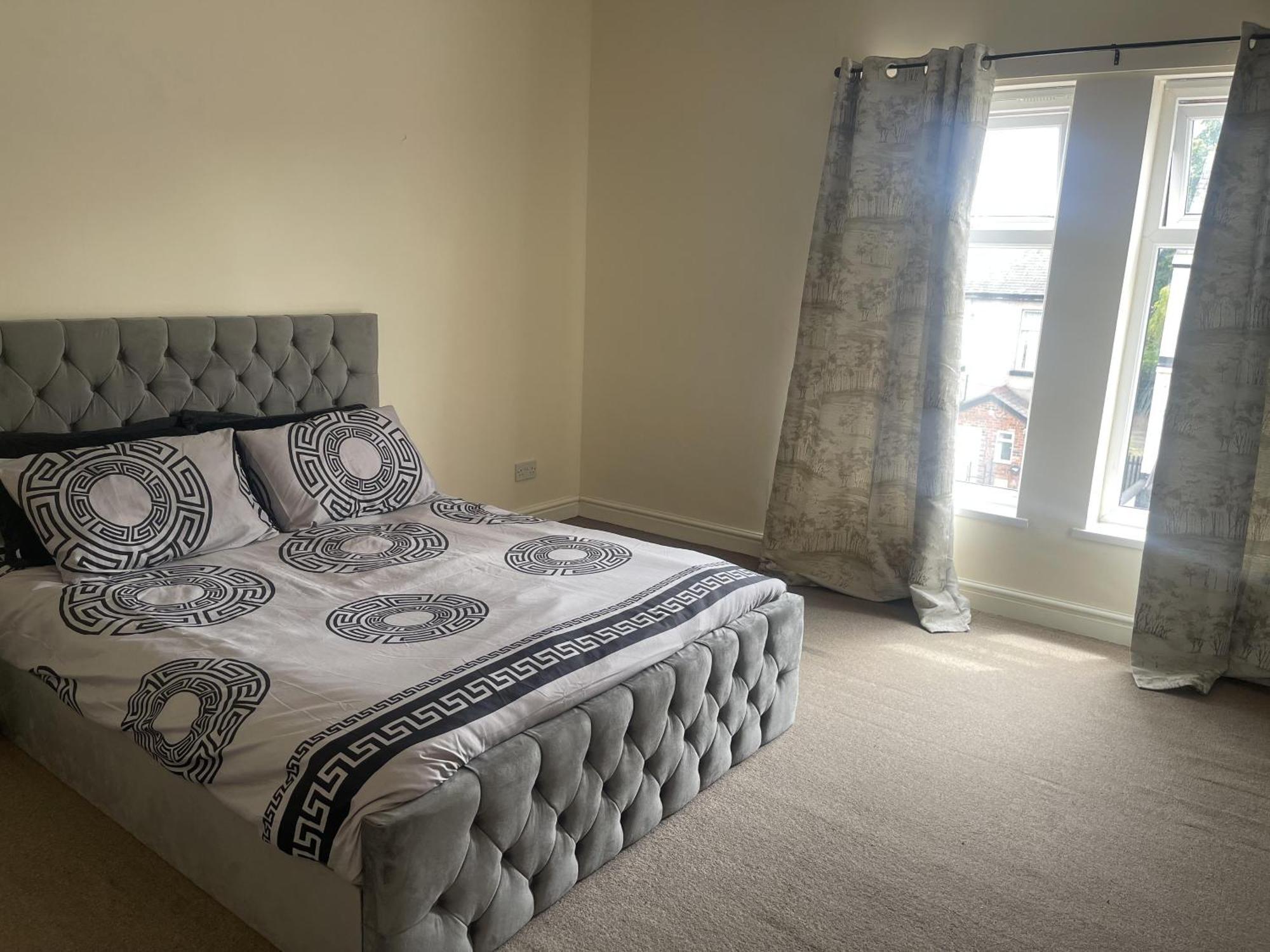 Stylish 1-Bed Apt - Sleeps 4 - Parking - Wifi Manchester Kültér fotó