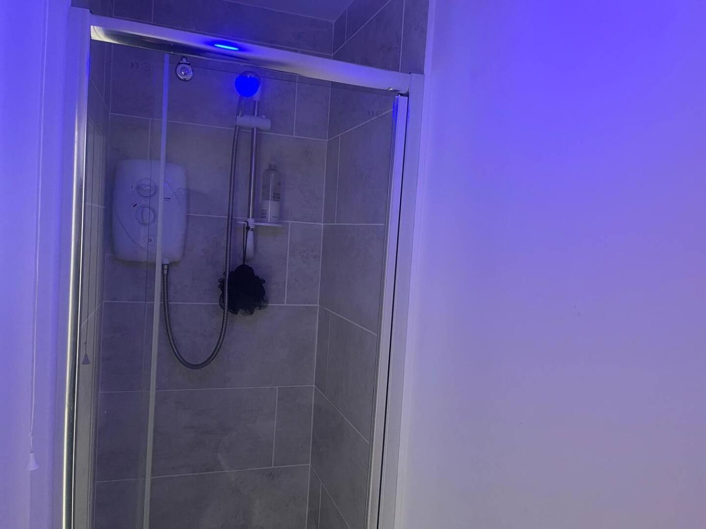 Stylish 1-Bed Apt - Sleeps 4 - Parking - Wifi Manchester Kültér fotó