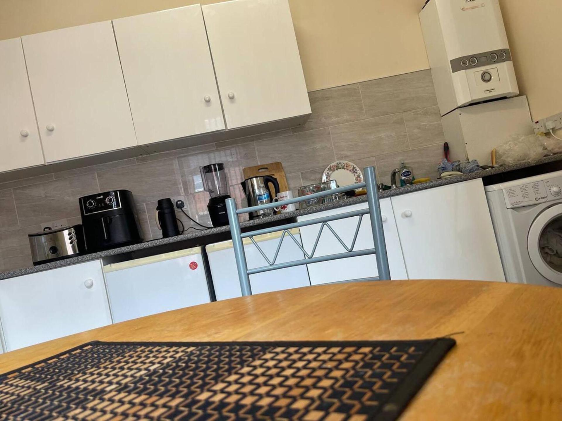 Stylish 1-Bed Apt - Sleeps 4 - Parking - Wifi Manchester Kültér fotó