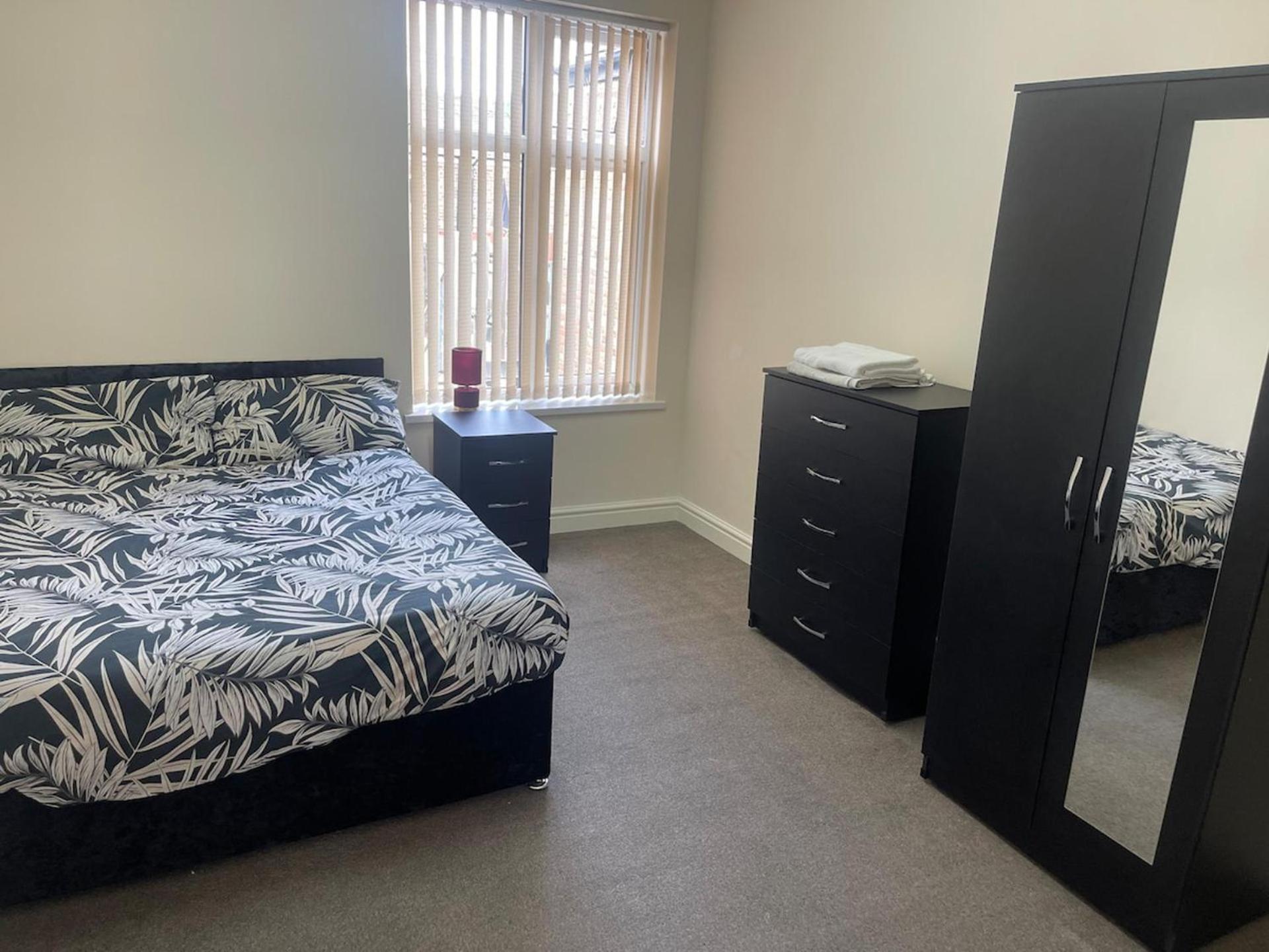 Stylish 1-Bed Apt - Sleeps 4 - Parking - Wifi Manchester Kültér fotó
