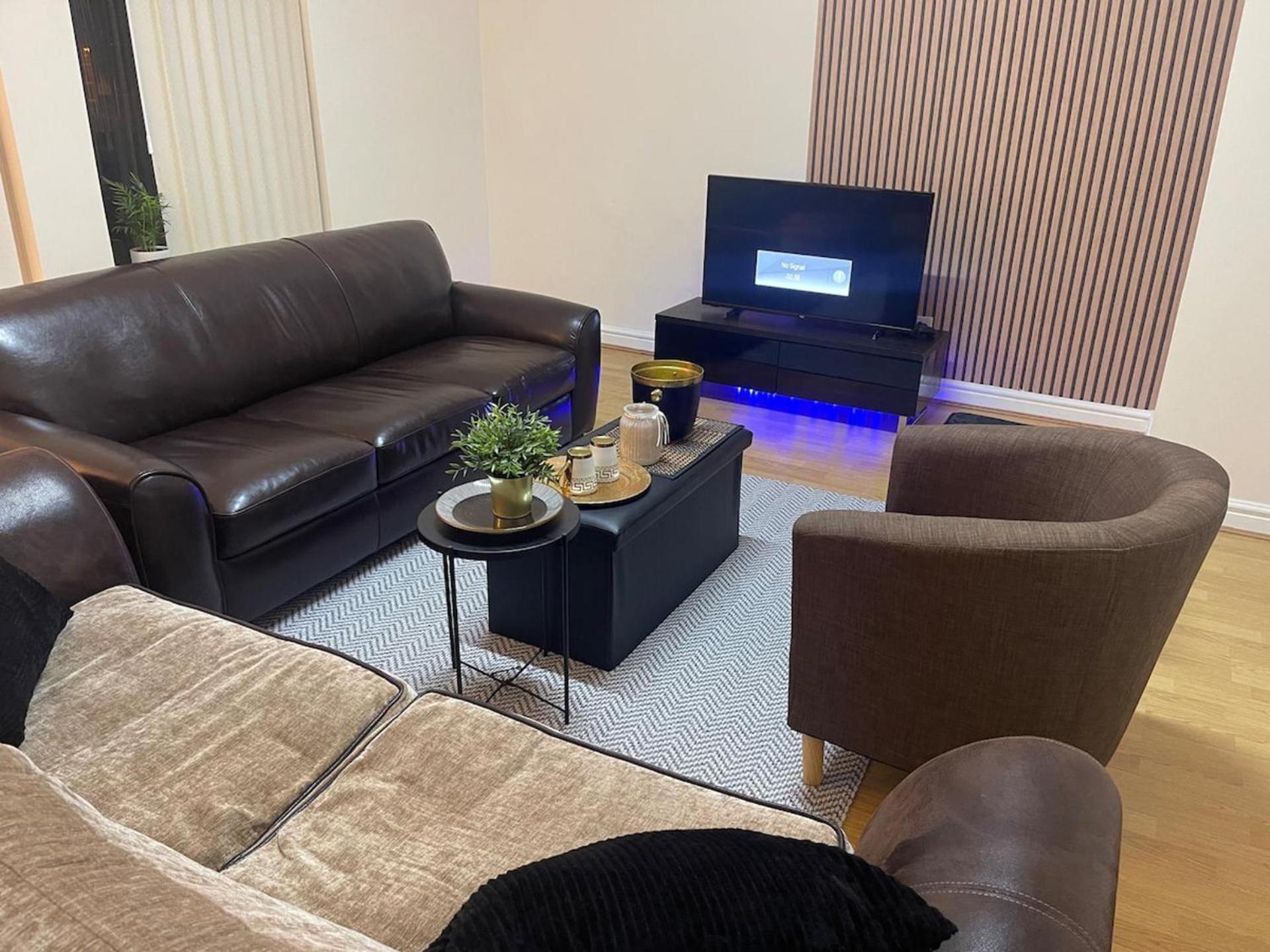 Stylish 1-Bed Apt - Sleeps 4 - Parking - Wifi Manchester Kültér fotó