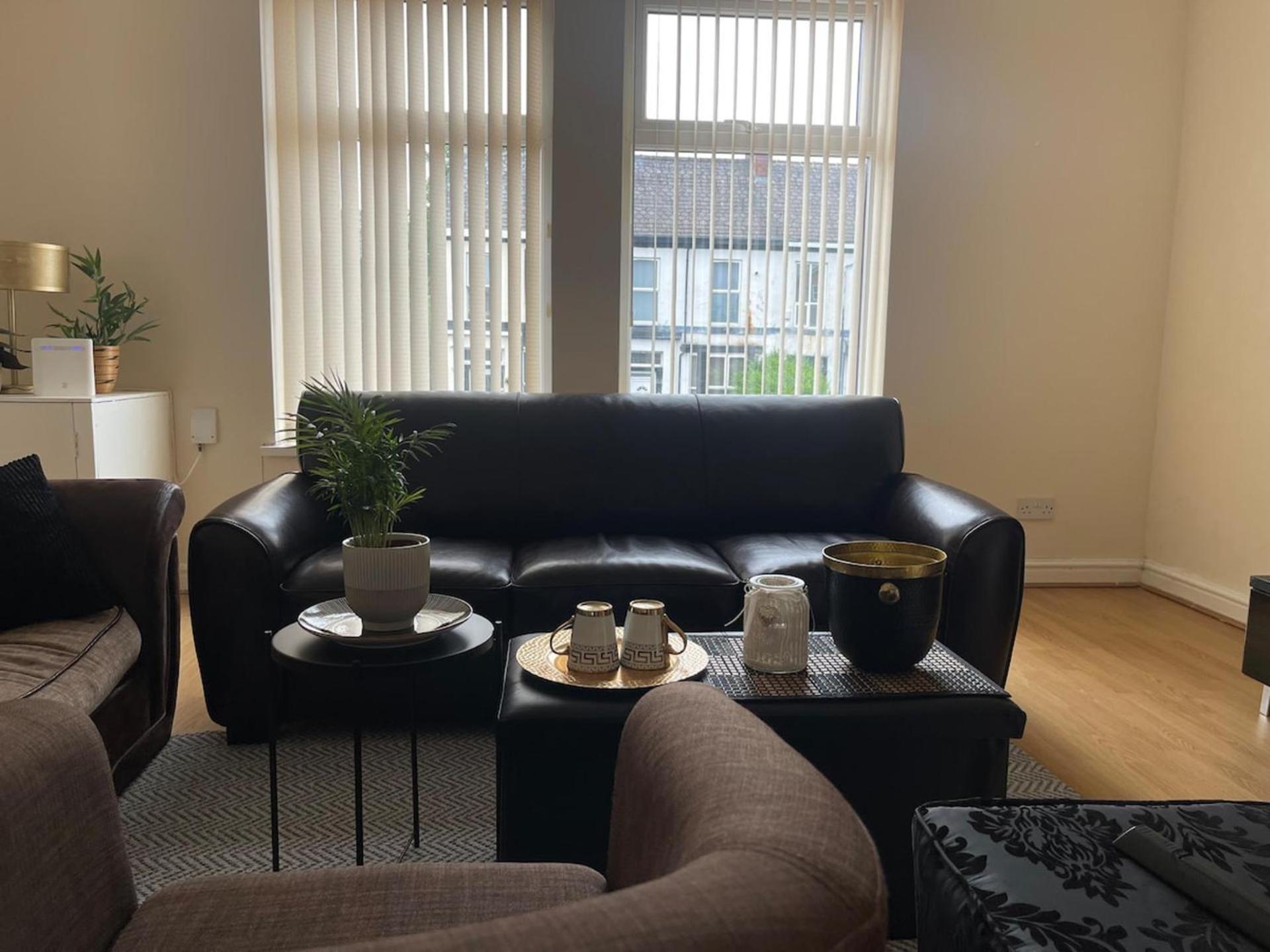 Stylish 1-Bed Apt - Sleeps 4 - Parking - Wifi Manchester Kültér fotó